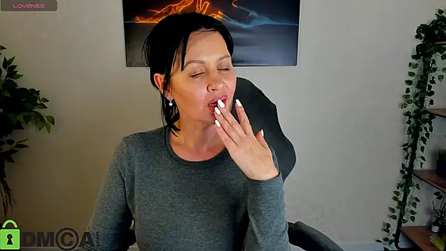 Snapshot of Sara_Devills chatting on April 1, 1:41 pm Sara Devills online show from April 1, 1:41 pm