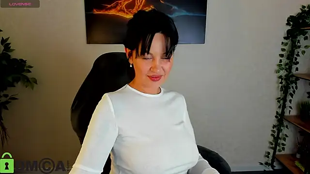 Snapshot of Sara_Devills chatting on April 2, 10:00 am Sara Devills online show from April 2, 10:00 am