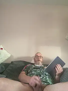 fortheloveofheels74 online show from April 2, 11:50 am