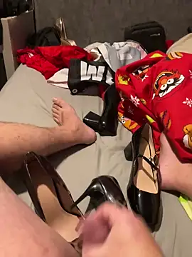 fortheloveofheels74 online show from December 3, 10:31 pm