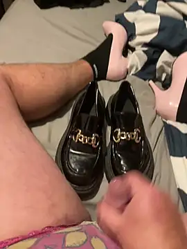 fortheloveofheels74 online show from October 27, 10:22 pm