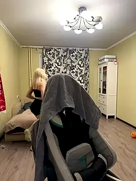 girls n roses online show from November 20, 4:07 pm