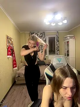 girls n roses online show from November 9, 4:33 pm