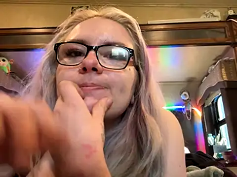 Snapshot of lostinherwonderland chatting on October 24, 6:29 pm lostinherwonderland online show from October 24, 6:29 pm