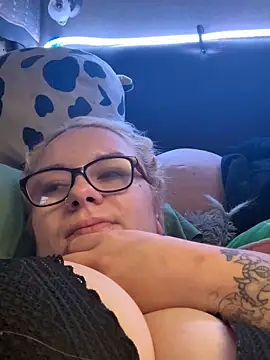 Snapshot of lostinherwonderland chatting on October 28, 8:46 am lostinherwonderland online show from October 28, 8:46 am