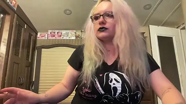 Snapshot of lostinherwonderland chatting on November 2, 1:21 am lostinherwonderland online show from November 2, 1:21 am