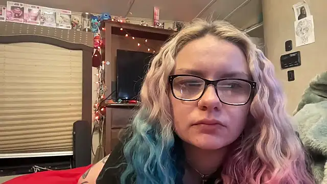 Snapshot of lostinherwonderland chatting on November 17, 1:53 am lostinherwonderland online show from November 17, 1:53 am