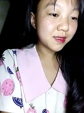 Quynhsumon online show from March 8, 4:54 pm