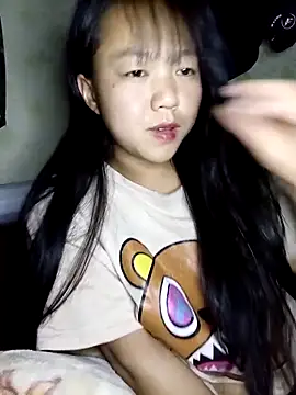 Quynhsumon online show from March 11, 3:06 pm