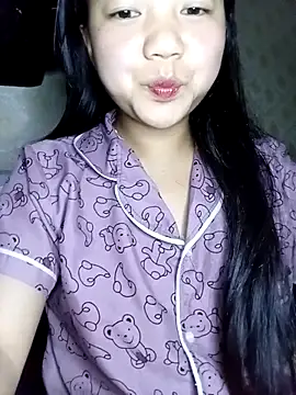 Quynhsumon online show from February 20, 3:36 pm