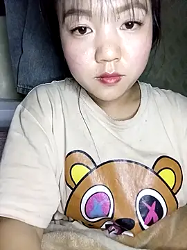 Quynhsumon online show from February 23, 3:23 pm