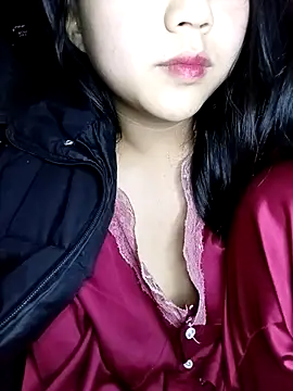 Quynhsumon online show from February 10, 2:49 pm