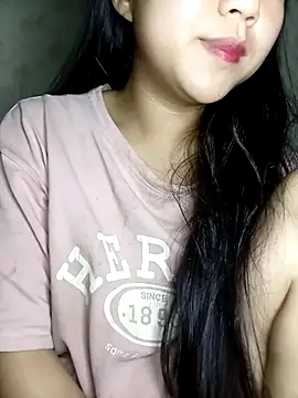 Quynhsumon online show from February 14, 2:28 pm