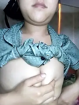 Quynhsumon online show from March 29, 5:09 am