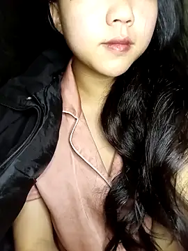 Quynhsumon online show from February 8, 1:25 am