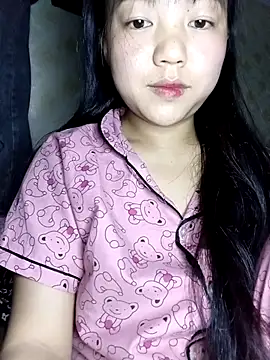 Quynhsumon online show from February 12, 3:12 pm