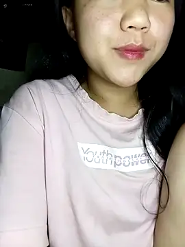 Quynhsumon online show from March 10, 4:00 pm