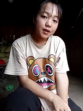 Quynhsumon online show from April 3, 2:51 am