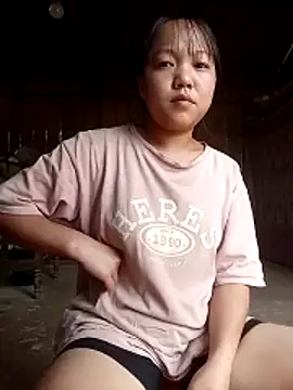 Quynhsumon online show from April 16, 4:13 am