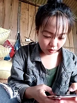 Quynhsumon online show from February 17, 4:21 am