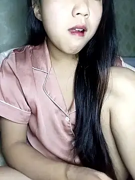 Quynhsumon online show from January 15, 3:15 pm