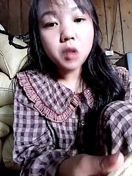 Quynhsumon online show from April 19, 8:04 am