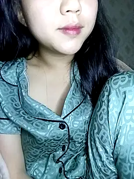 Quynhsumon online show from March 14, 2:56 pm