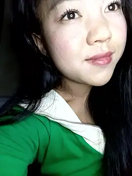 Quynhsumon online show from March 22, 2:29 pm