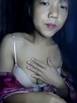 Quynhsumon online show from November 15, 1:59 pm