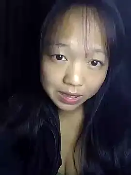 Quynhsumon online show from November 22, 3:11 pm