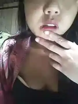 Quynhsumon online show from November 4, 2:43 pm