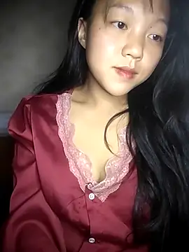 Quynhsumon online show from December 22, 2:39 pm