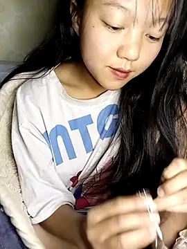 Quynhsumon online show from January 10, 2:45 pm