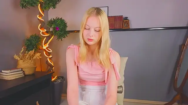 YungLyssy online show from November 30, 2:34 am