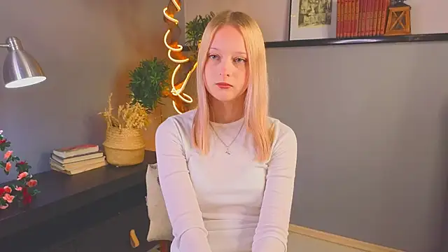 YungLyssy online show from November 12, 3:32 am