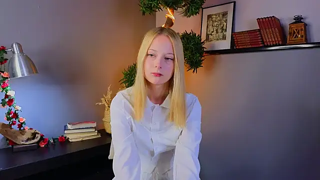 YungLyssy online show from November 7, 3:33 am