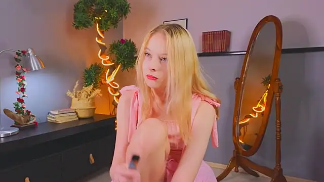 YungLyssy online show from December 14, 3:02 am