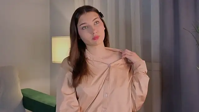 Snapshot of KateCahee chatting on November 18, 12:59 am KateCahee online show from November 18, 12:59 am