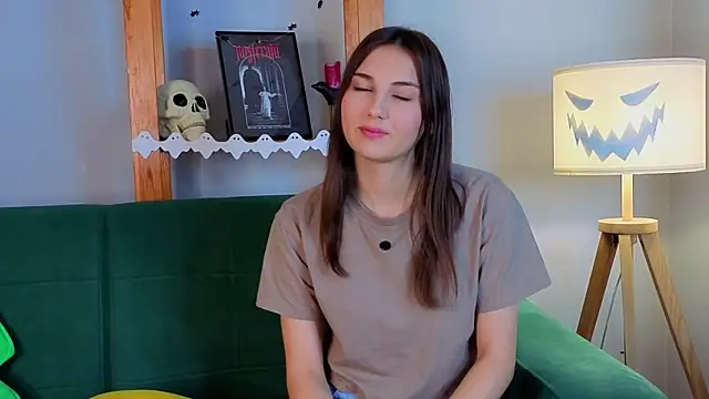 Snapshot of KateCahee chatting on October 30, 1:37 am KateCahee online show from October 30, 1:37 am