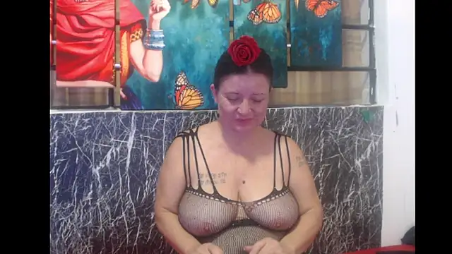 Snapshot of Debora_Cienfuegos25 chatting on December 3, 12:12 am Debora Cienfuegos25 online show from December 3, 12:12 am