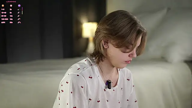 MelodyBaur online show from December 18, 1:04 pm