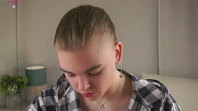 MelodyBaur online show from April 8, 1:34 pm