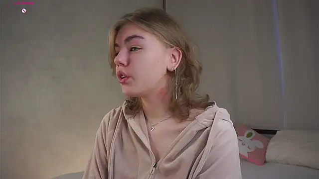 MelodyBaur online show from April 12, 12:30 pm