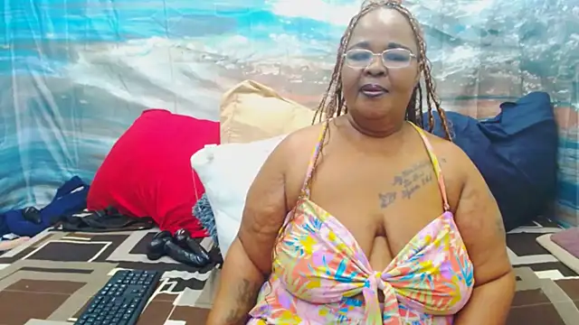 Snapshot of MatureMilfxxx chatting on June 8, 5:08 am MatureMilfxxx online show from June 8, 5:08 am