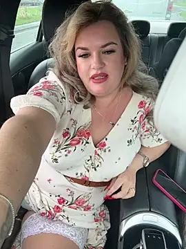 Snapshot of Scottish_Milf_Bella_xo chatting on October 24, 2:27 pm Scottish Milf Bella xo online show from October 24, 2:27 pm