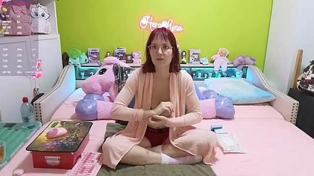  HeraLuna  online show from January 9, 9:33 pm