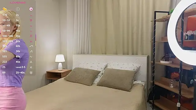 Snapshot of IraYounce chatting on November 15, 1:09 am IraYounce online show from November 15, 1:09 am