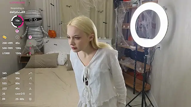 Snapshot of IraYounce chatting on November 5, 1:09 am IraYounce online show from November 5, 1:09 am