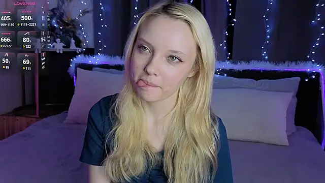 Snapshot of IraYounce chatting on February 5, 1:12 am IraYounce online show from February 5, 1:12 am