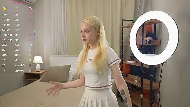 Snapshot of IraYounce chatting on November 10, 1:10 am IraYounce online show from November 10, 1:10 am